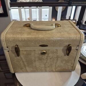 Vintage Cream and Gold Travel Case